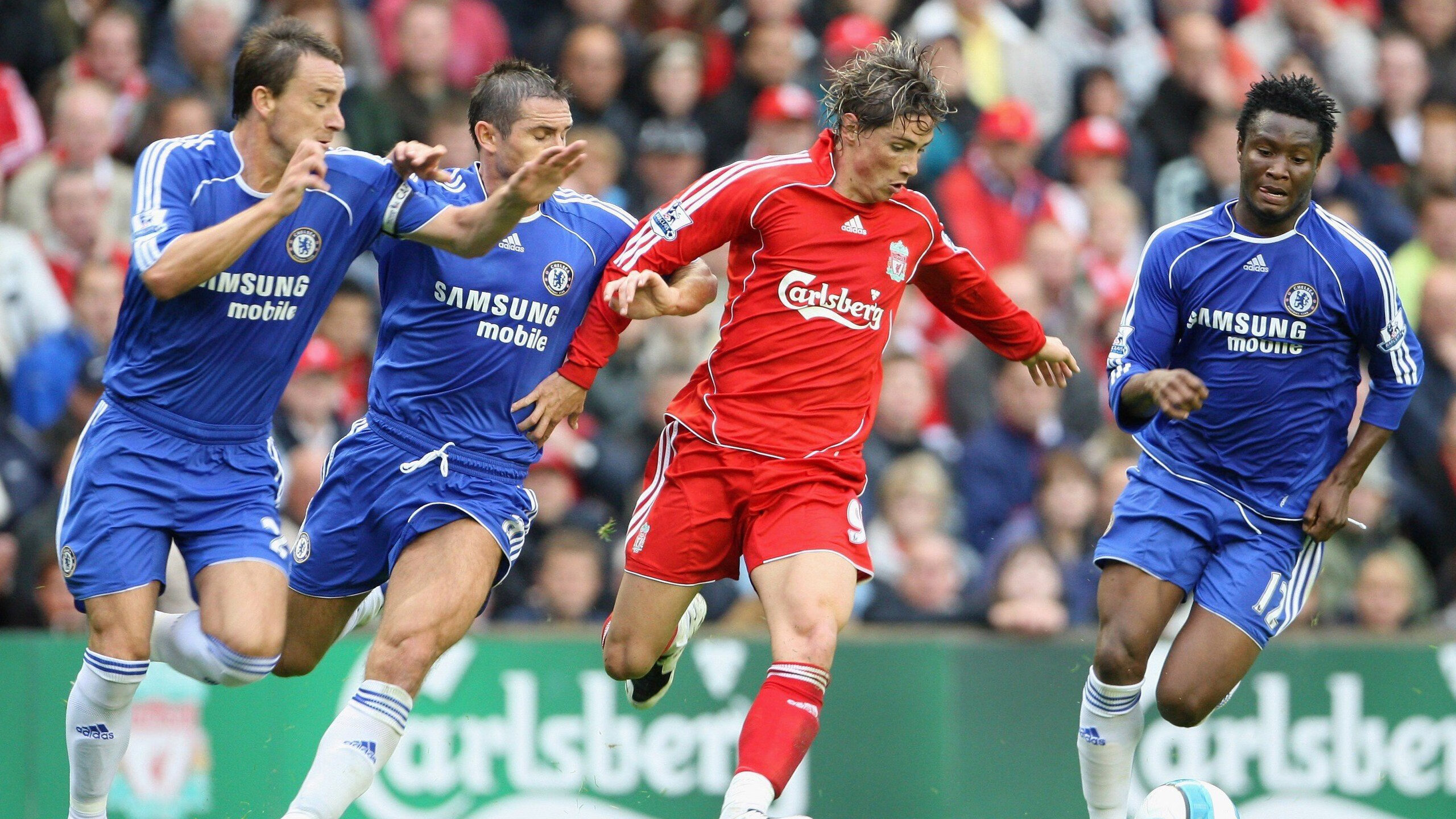 冠军球队球员参与社区环保活动树立良好形象,社区足球队