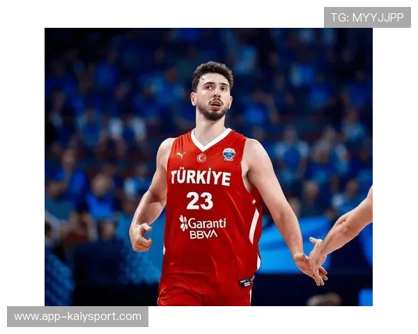 乌度卡盛赞申京竞技心态称其为火箭未来的支柱